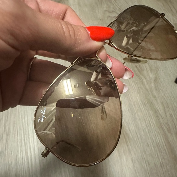 Ray-ban Aviator Sunglasses - Picture 3 of 6